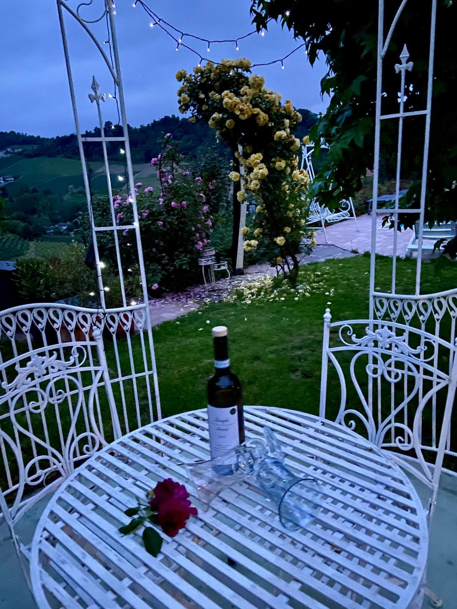 Residence Delle Rose Barolo Exterior photo